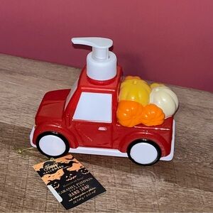 Maison De Base Red Farm Truck & Pumpkins‎ & Caramel Pumpkin Scented Soap 16.9oz